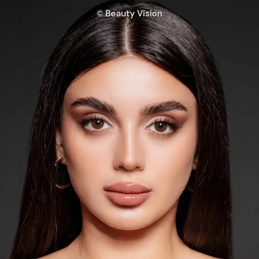 Model wearing Élite Chocolate colored contact lenses