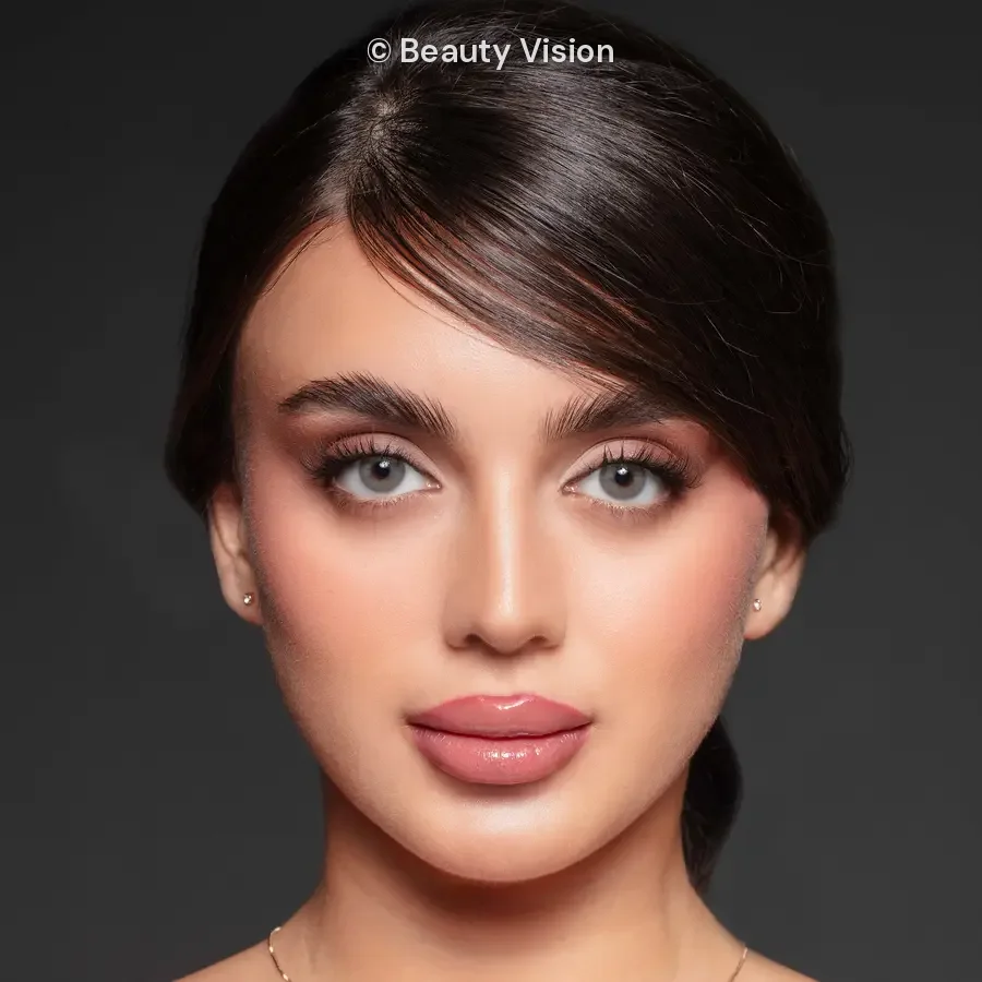 Model wearing Élite Fog colored contact lenses