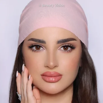 Model wearing Luminous Cappuccino colored contact lenses