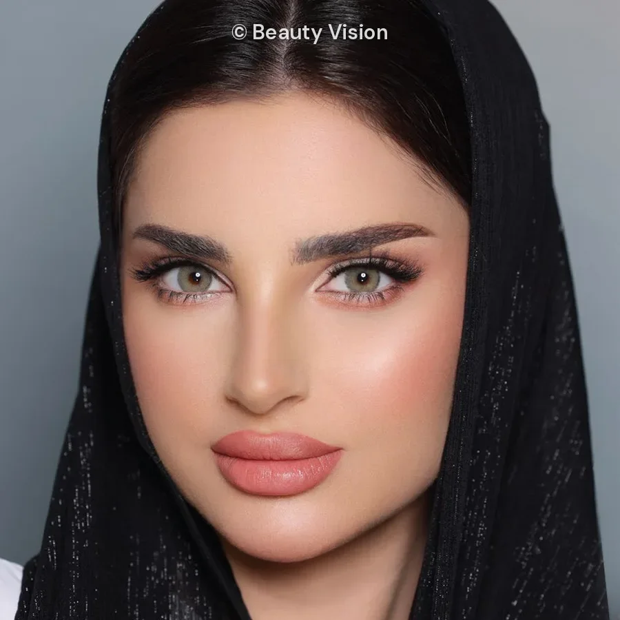 Model wearing Luminous Mel colored contact lenses