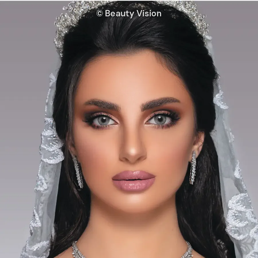 Model wearing Mylense Oro Gray colored contact lenses
