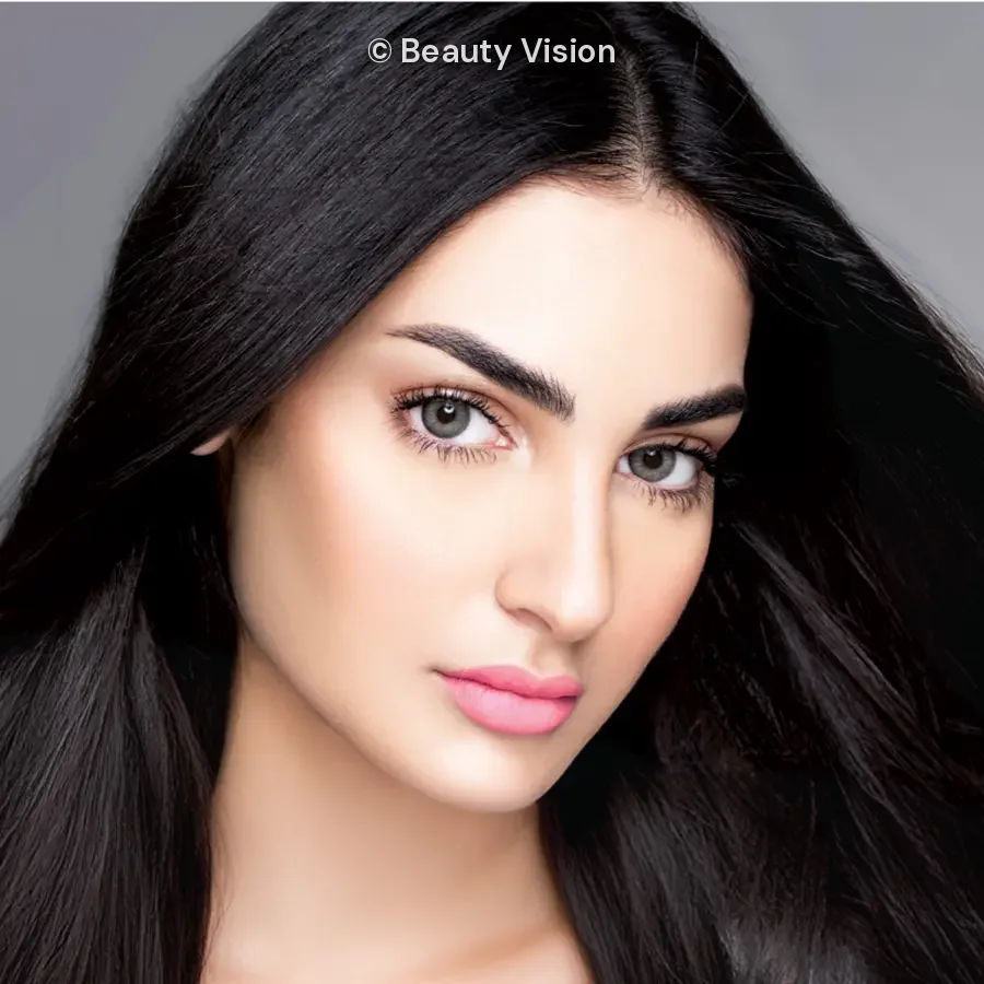 Model wearing Mylense Oro Hazel colored contact lenses