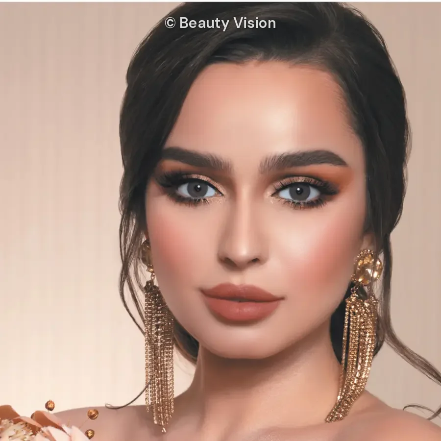 Model wearing Perla Cloud colored contact lenses