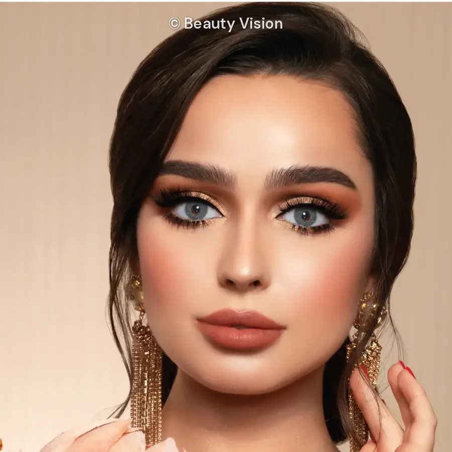 Model wearing Perla Green colored contact lenses