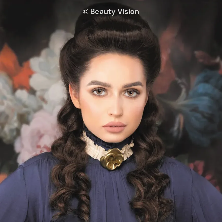 Model wearing Naturèl Core Marron colored contact lenses