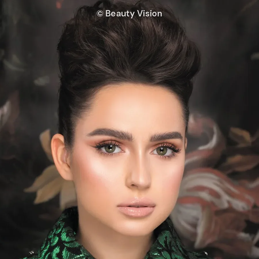 Model wearing Naturèl La Green colored contact lenses