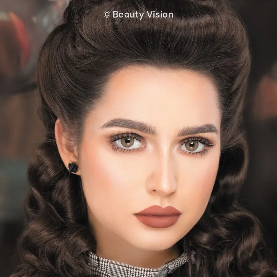 Model wearing Naturèl La Hazel colored contact lenses
