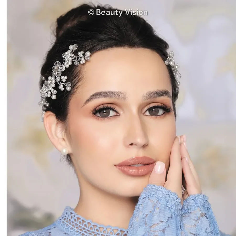 Model wearing Naturèl La Latte colored contact lenses