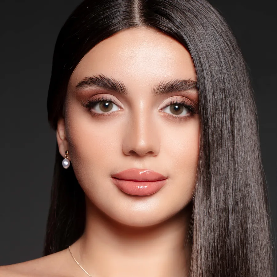 Model wearing Elite Caramel colored contact lenses