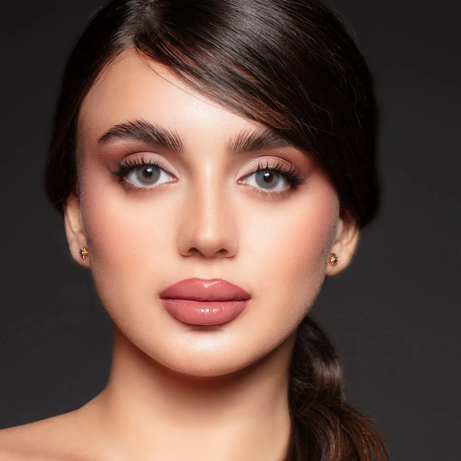 Model wearing Elite Clay colored contact lenses