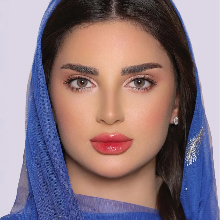 Model wearing Luminous Almond colored contact lenses