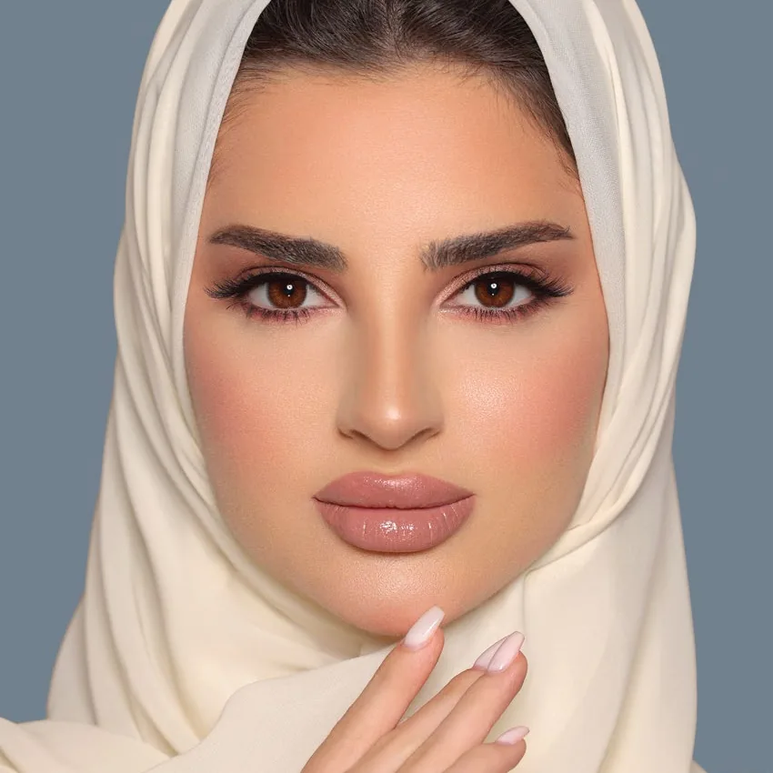 Model wearing Luminous Espresso colored contact lenses