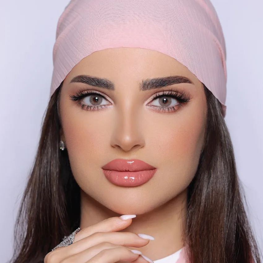 Model wearing Luminous Latte colored contact lenses
