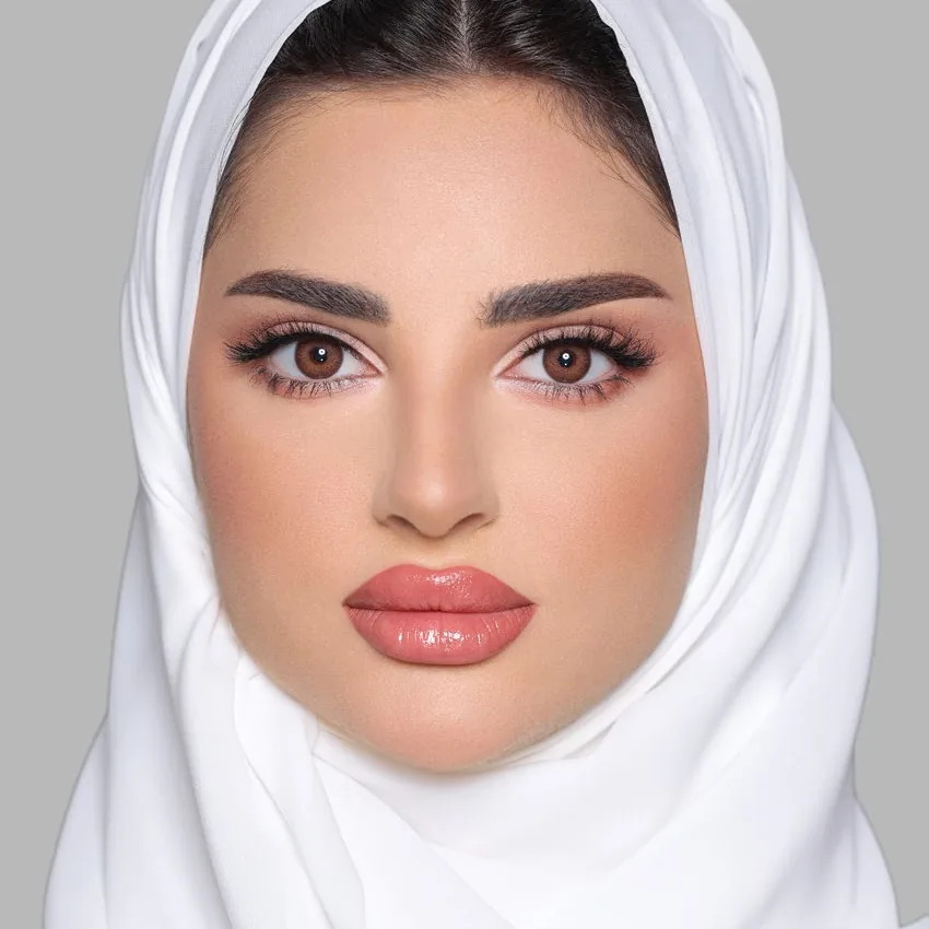 Model wearing Luminous Onyx colored contact lenses