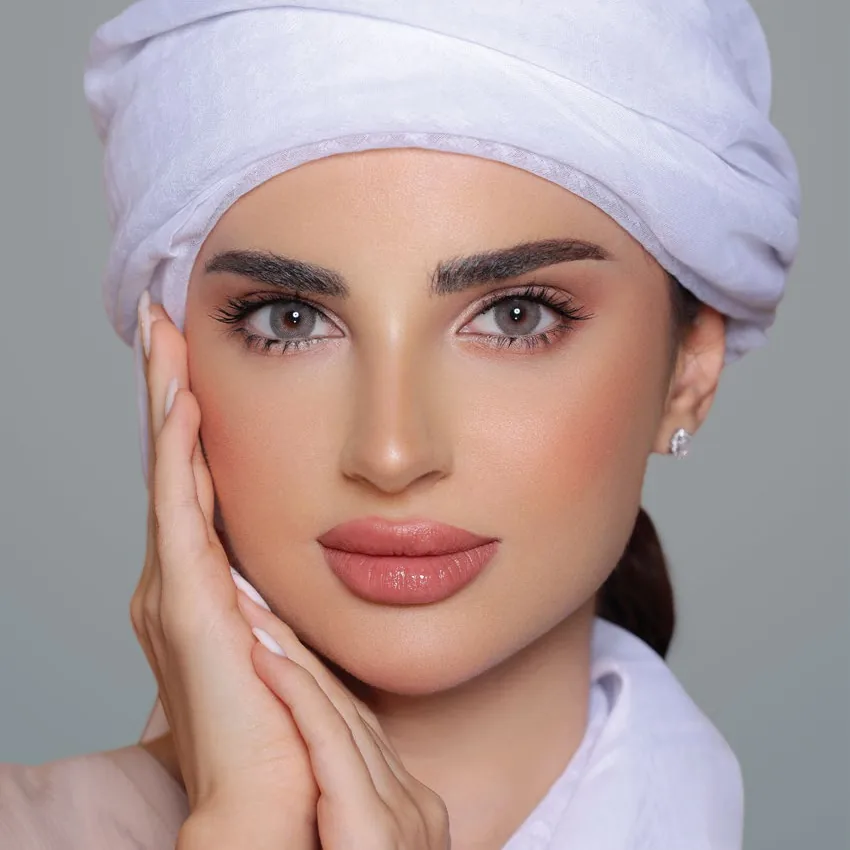 Model wearing Luminous Opal colored contact lenses