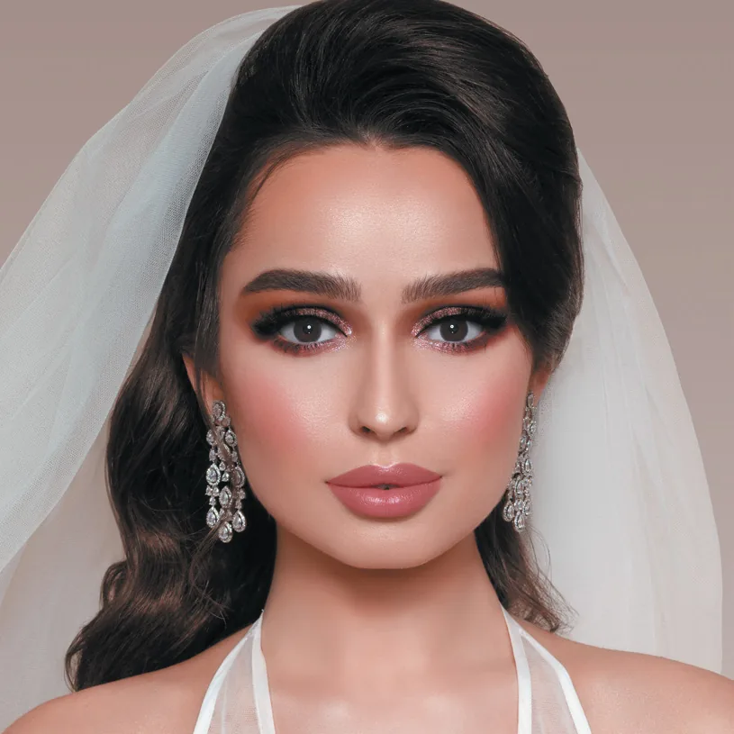 Model wearing Mylense Perla Coffee colored contact lenses