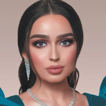 Model wearing Mylense Perla Gray colored contact lenses