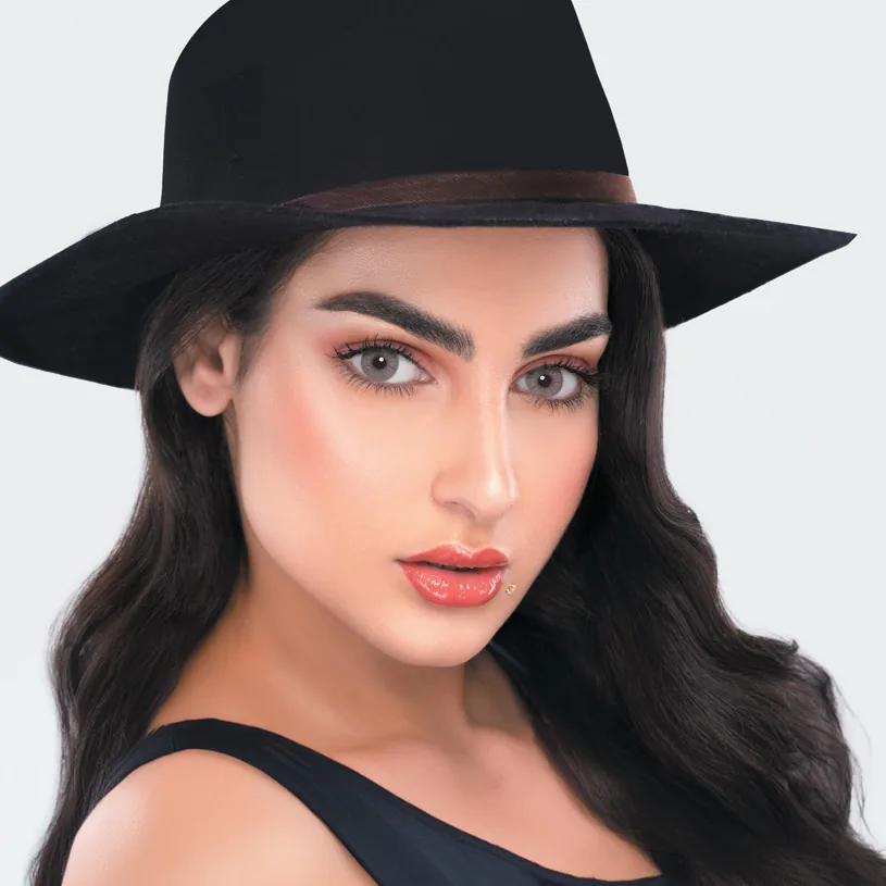 Model wearing Mylense Perla Latte colored contact lenses