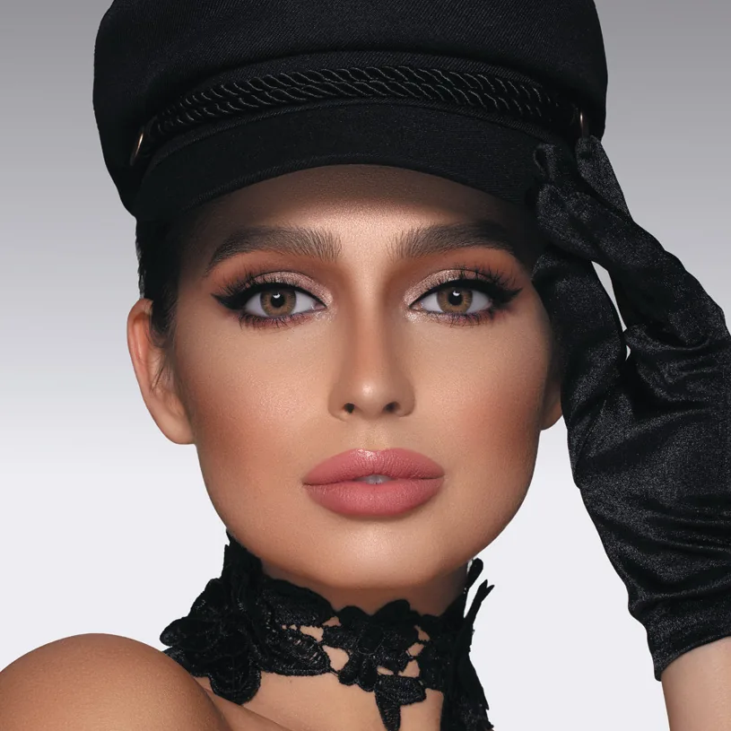 Model wearing MyLense Oro Brown colored contact lenses