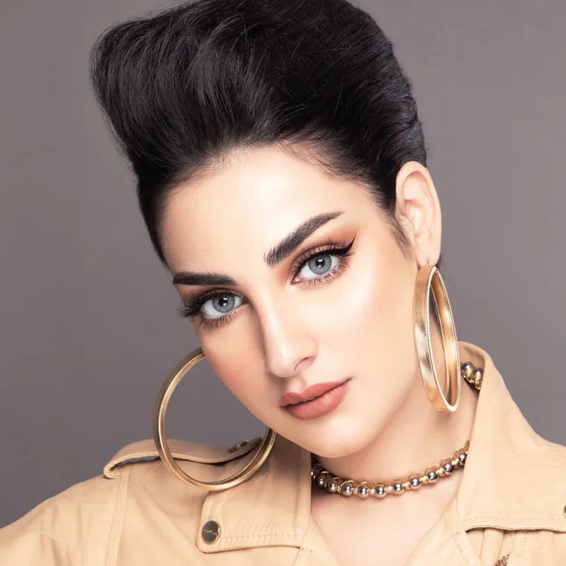 Model wearing Mylense Turquoise colored contact lenses