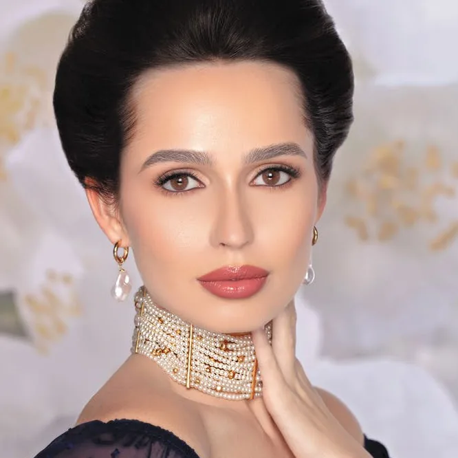 Model wearing Naturèl Core Brown colored contact lenses