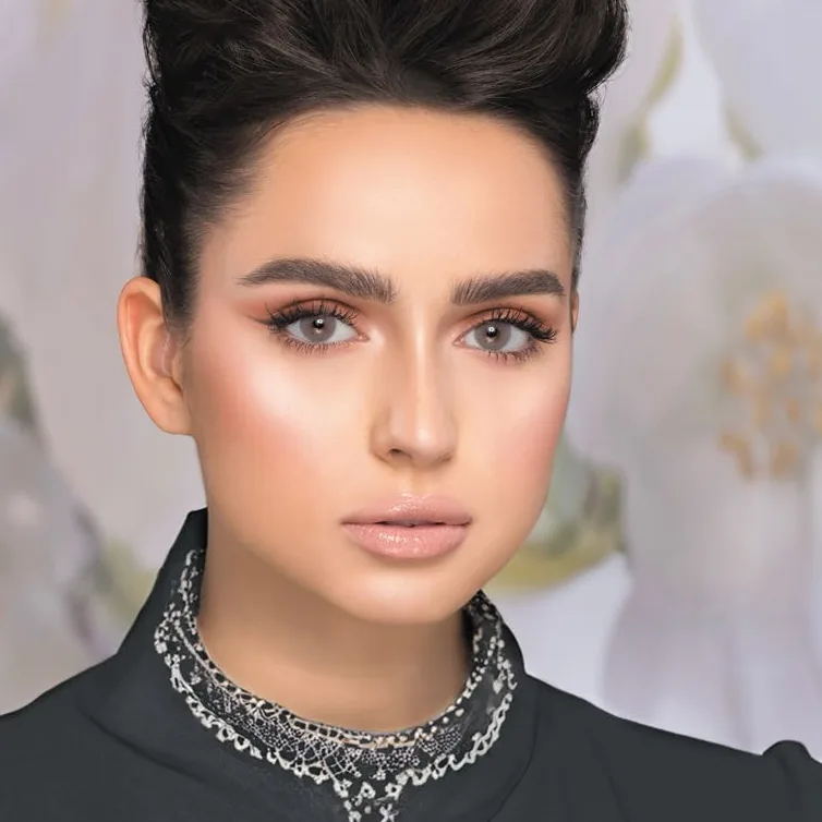 Model wearing Naturèl Core Cloud colored contact lenses