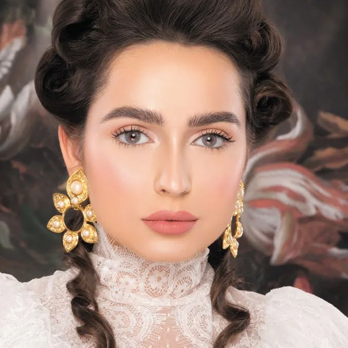 Model wearing Naturèl Core Gray colored contact lenses
