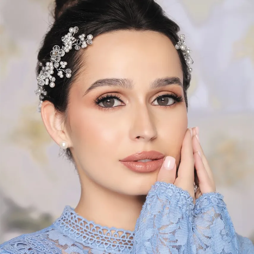 Model wearing Naturèl La Latte colored contact lenses
