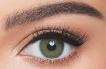 Wonder Look Mint colored contact lens on the eye