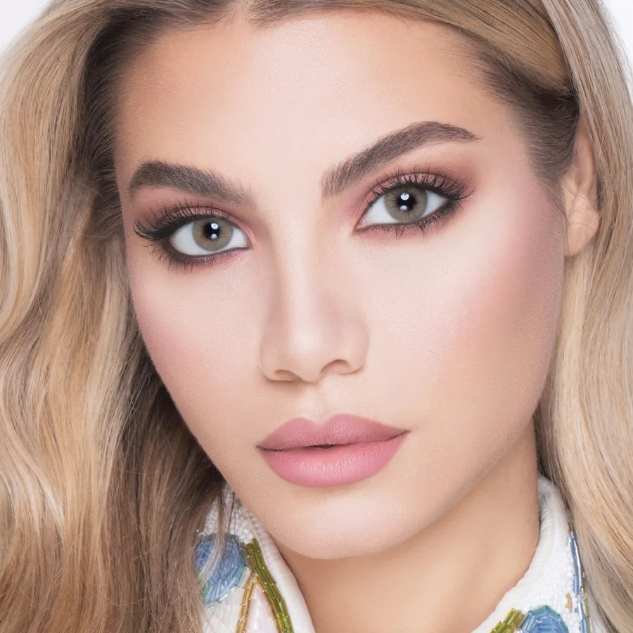 Model wearing Wonderlook Thunder colored contact lenses