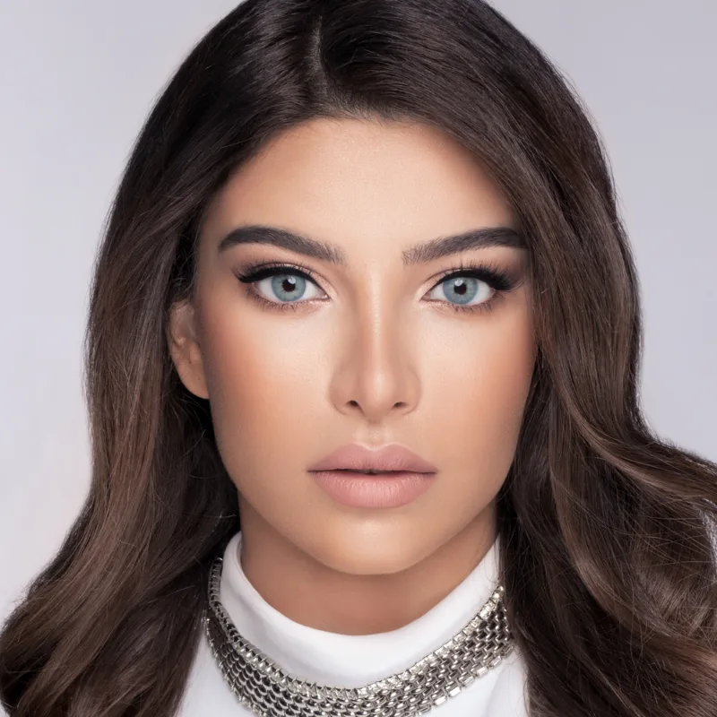 Model wearing Wonderlook Navy colored contact lenses