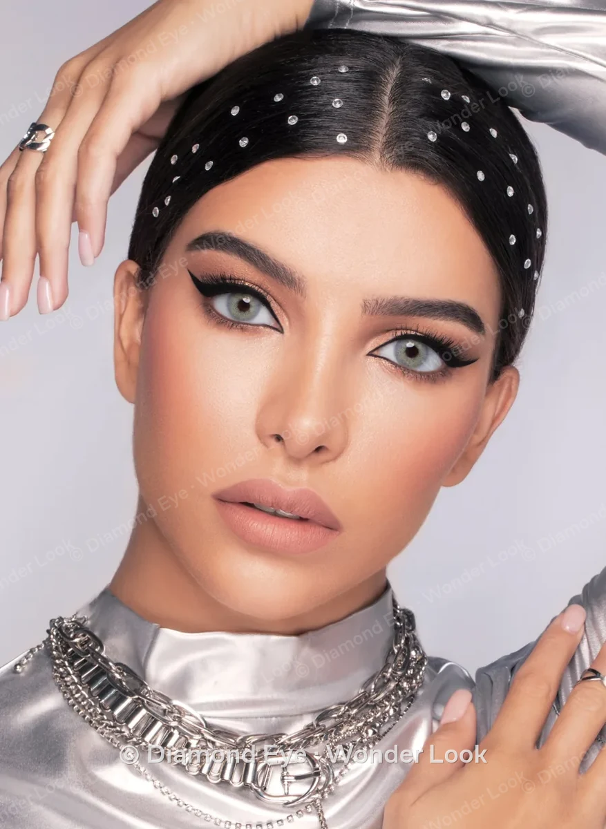 Model wearing Wonder Look Diamond colored contact lenses