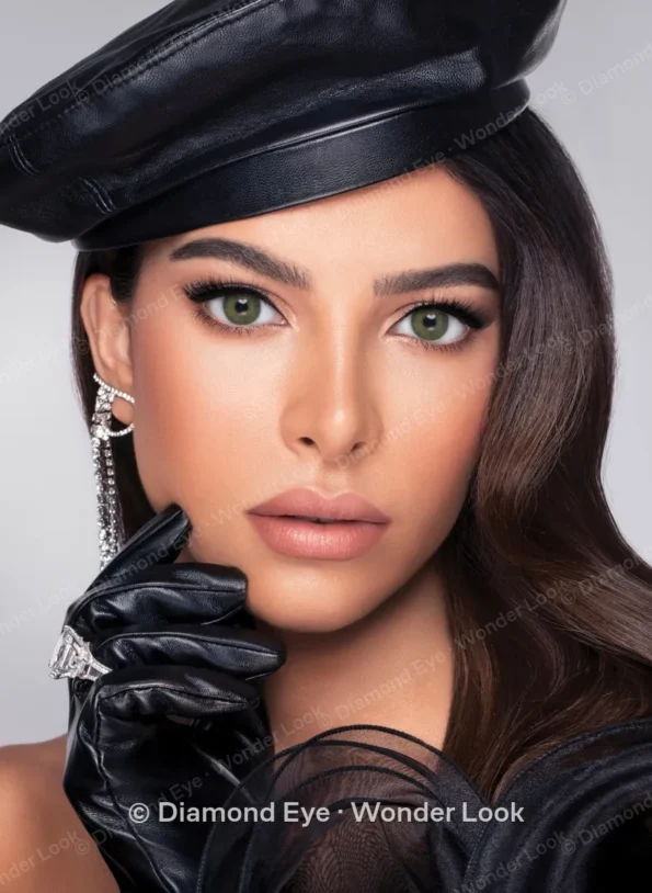 Model wearing Wonder Look Mint colored contact lenses